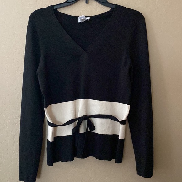 Ann Taylor Loft Women’s V-neck sweater black and cream colors with tie at… - Picture 4 of 17